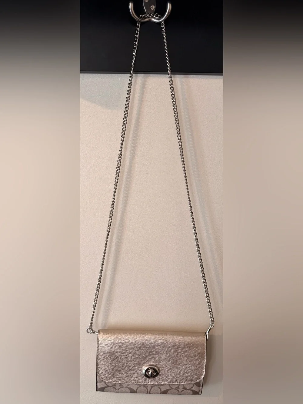 NWOT COACH METALLIC CHAMPAGNE SILVER SIGNATURE CROSSBODY CHAIN WRISTLET BAG